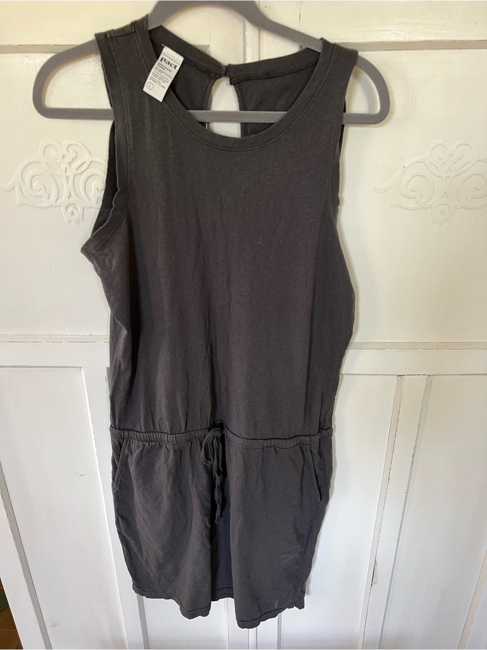 NWOT Pact Organic Cotton Hemp
Sleeveless Romper Charcoal Gray
Womens Size Large